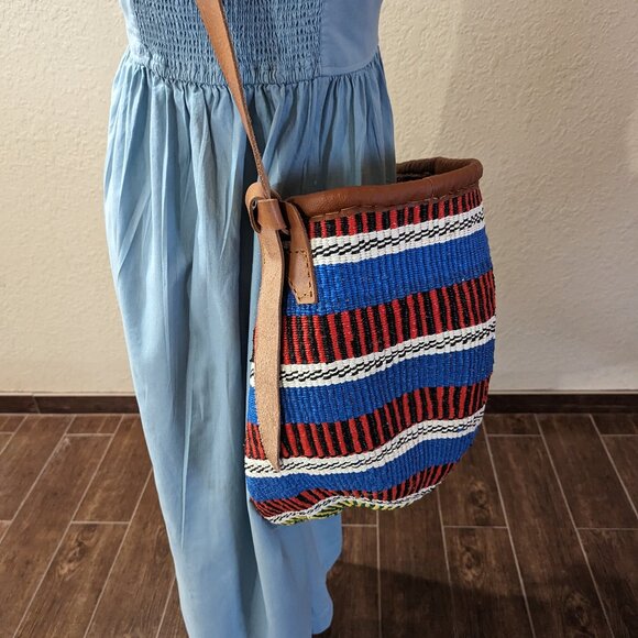 Handwoven Large Shoulder Bag - Picture 2 of 3